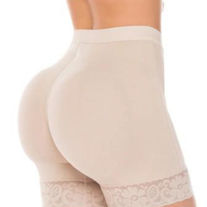 SHORT LEVANTACOLA CON HUECOS INTERNOS Y FORRO DE LICRA