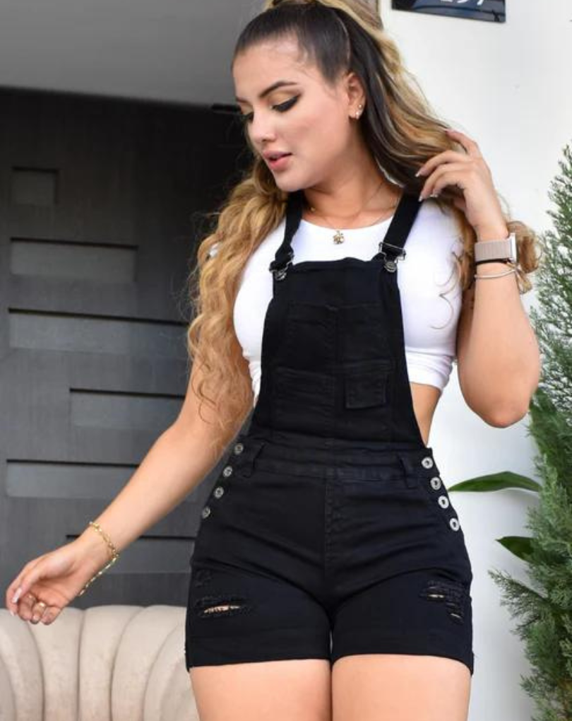 JARDINERA SHORT  BOLSILLOS DE REALCE PUSH-UP NEGRO
